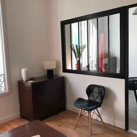 Palais St Lambert Centre Apartment